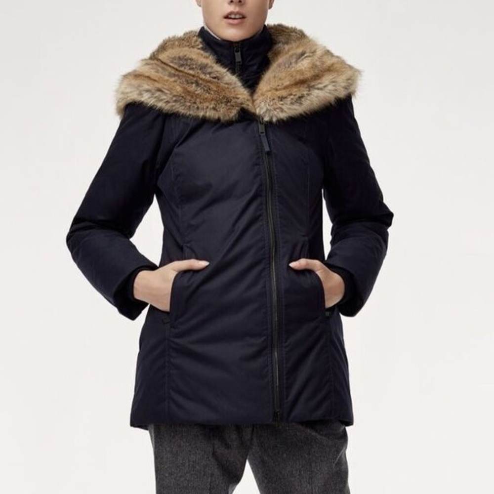 Aritzia Babaton Chamonix Parka size Small